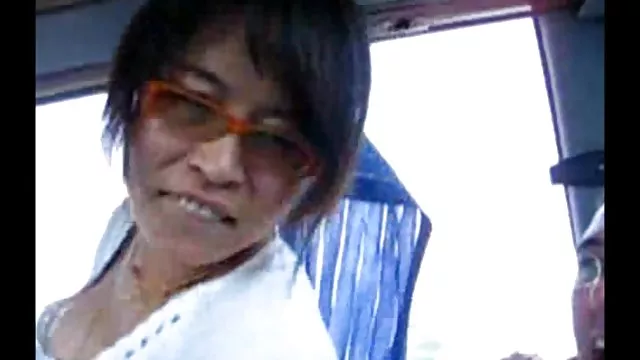 印度教妓女在一個令人興奮的女同性戀二人組中出演
