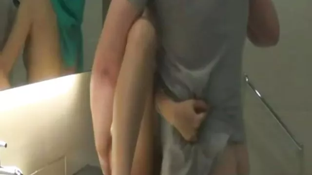 令人高興的泰國寶貝被一位老人搞砸了