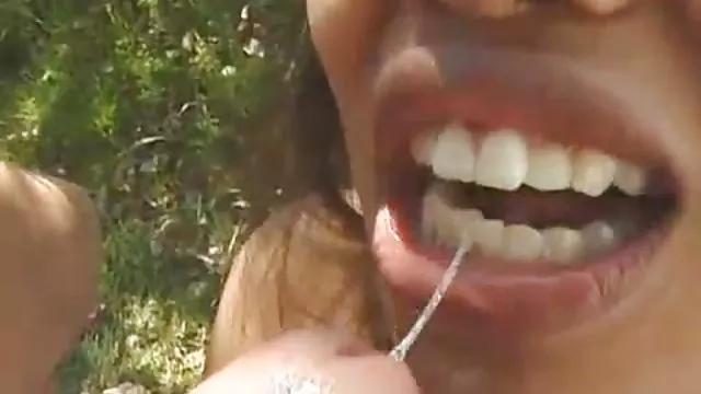 Ashleigh McKenzie，英國金發女郎受到假陽具的懲罰
