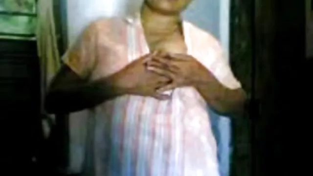 可愛的天然乳房的一個美妙的俄羅斯姑娘