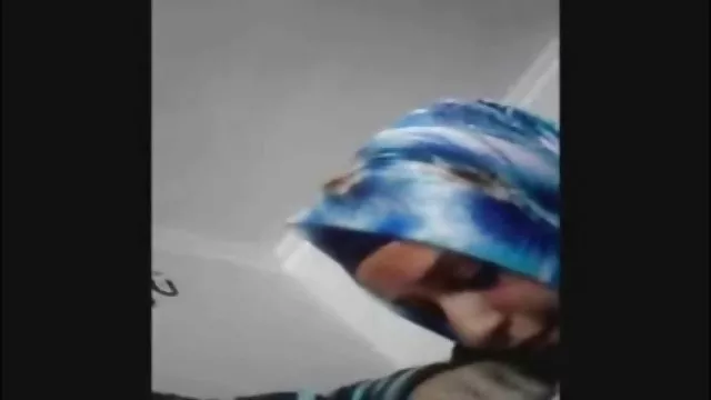 成熟和年輕的明星在一個令人興奮的女同性戀二人組