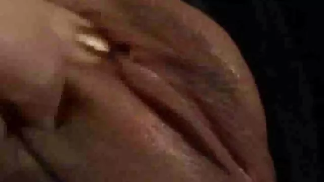 貪得無厭的黑髮得到他媽的，直到她不能