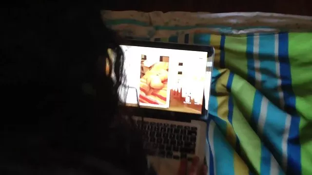 Kitty Lee自慰並在她的嘴裡得到一個很好的射液