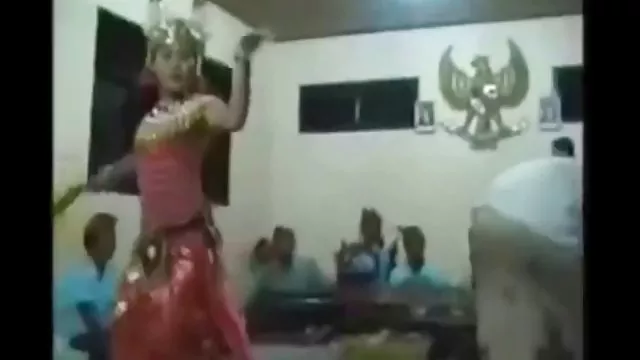 角質老人受甜美少年的影響