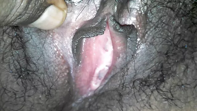 Kimmy讀著黑色acuerpado的紅發