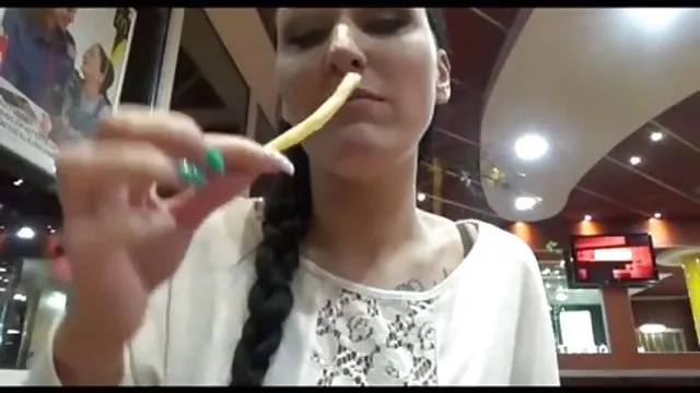 亞洲的甜蜜被刺穿了火車